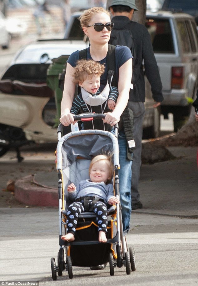 Billy Lilac Charlie Poppy Anna Paquin Steps Out