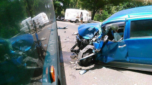 fotos del accidente guagua Global y coche carretera Teror, Gran Canaria