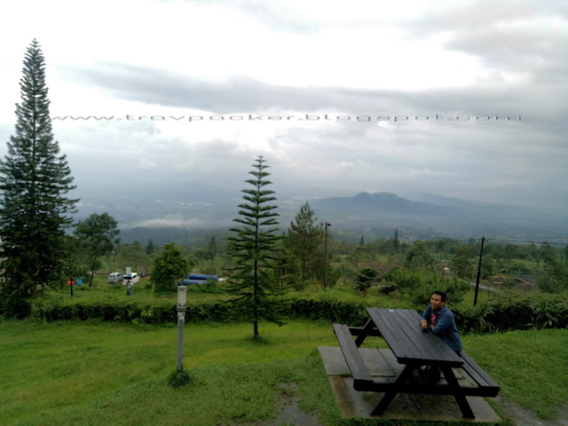Menikmati suasana pondok kopi umbul sidomukti bandungan, semarang jawa timur Menikmati suasana pondok kopi umbul sidomukti bandungan, semarang jawa timur