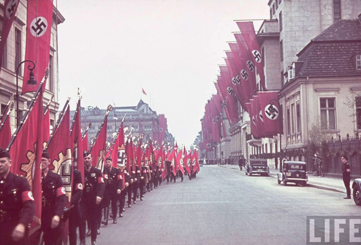 Фашистская германия парад. Третий Рейх Берлин 1939. Парад в Берлине 1939. Берлин 1939 нацисты. Фашистская Германия третий Рейх.