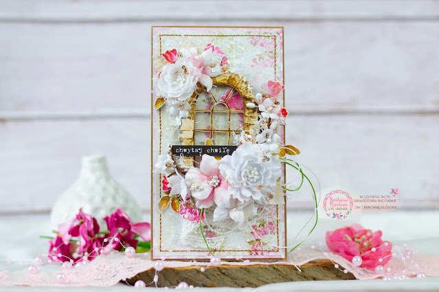 Kartka z kolekcji House of roses z ręcznie robionymi kwiatami z tkaniny.