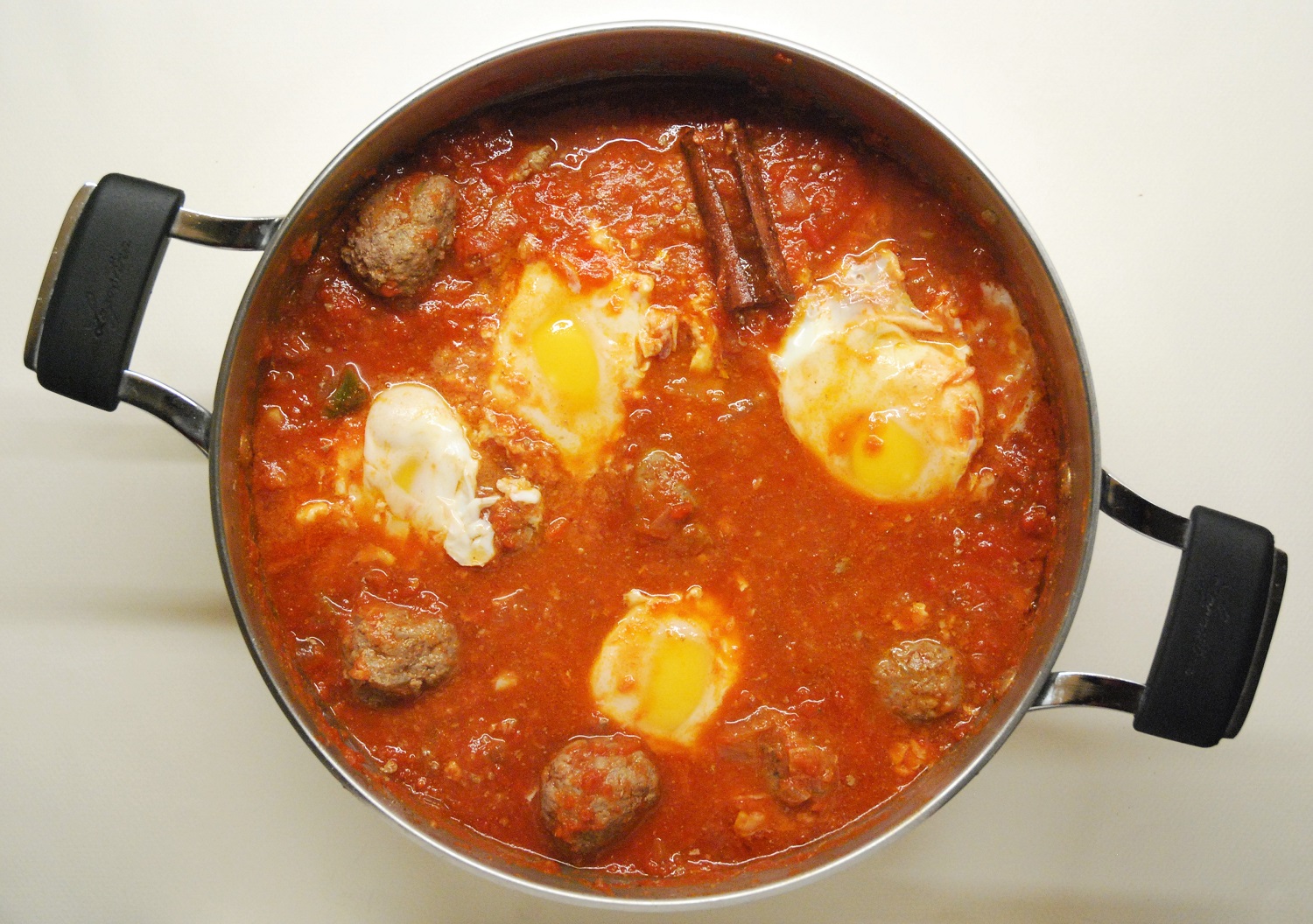 Tajine de kefta aux oeufs