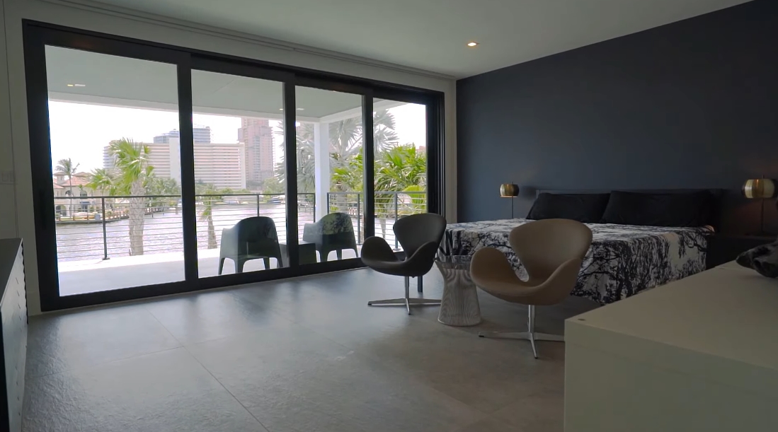 Tour 2900 NE 24th Ct, Fort Lauderdale, FL vs. 39 Interior Design Photos
