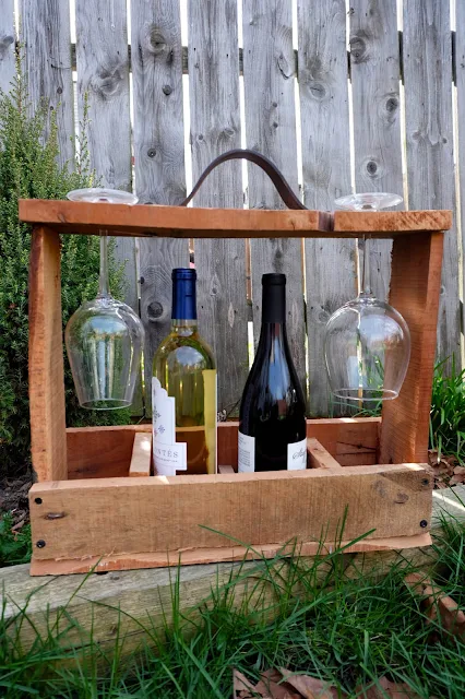 portable wine carrier DIY from mahogany pallet wood