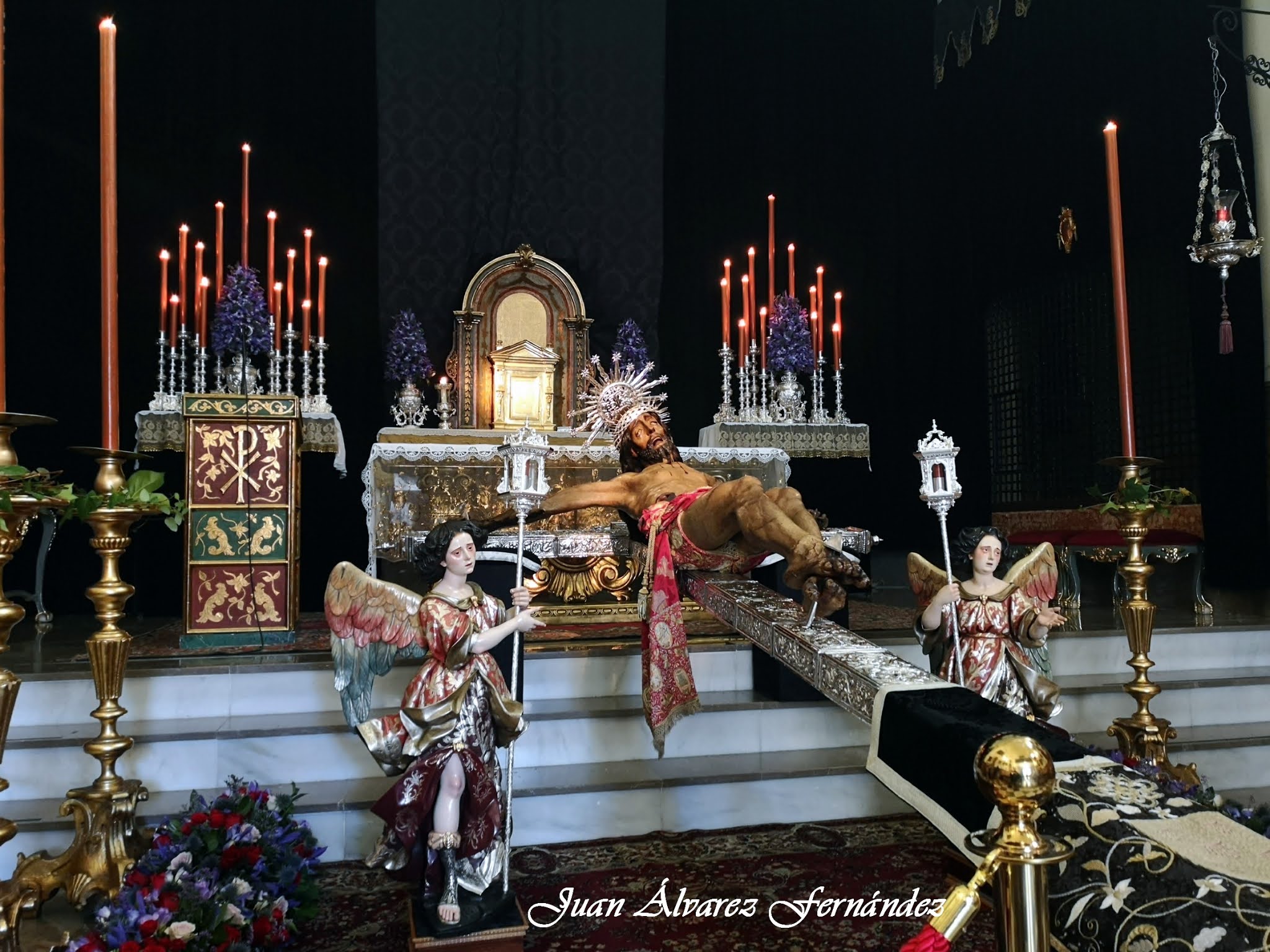 Cruz de Guía Decano de la información cofrade en Granada. VENERACIÓN
