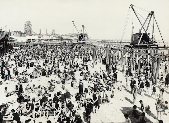 Amazing Historical Photo of Coney Island in 1922 