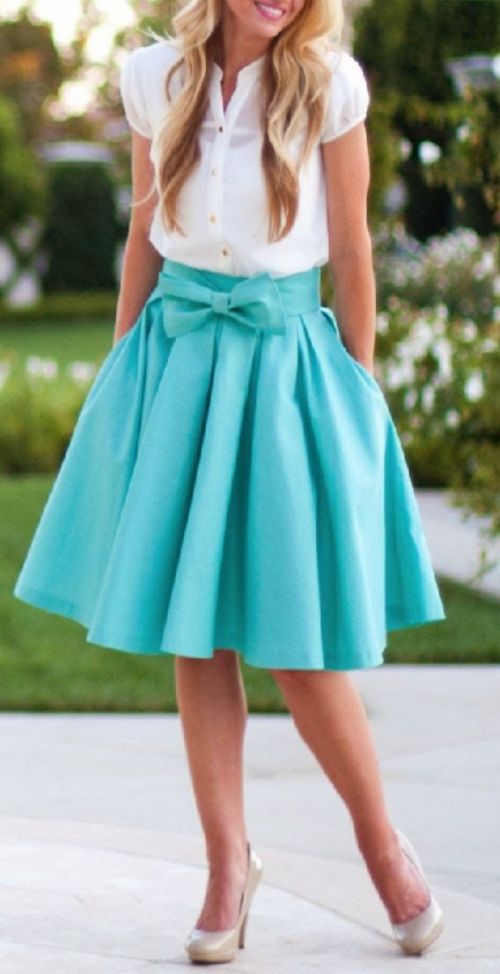 street stlye: romantic style with lovely turquoise bow skirt