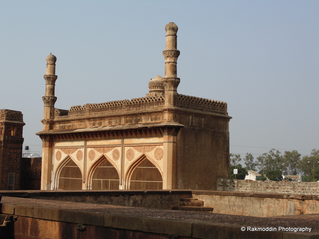 Bidar memorial park - A beautiful Islamic architecture in Bidar, Karnataka