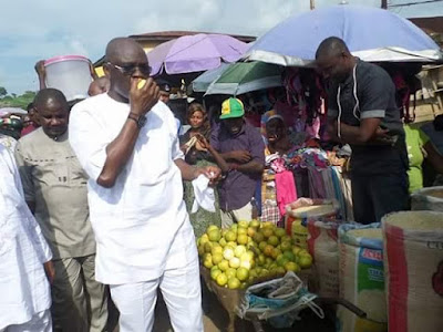 3 Photos: Ekiti state residents cheer Fayose as he walks on the street