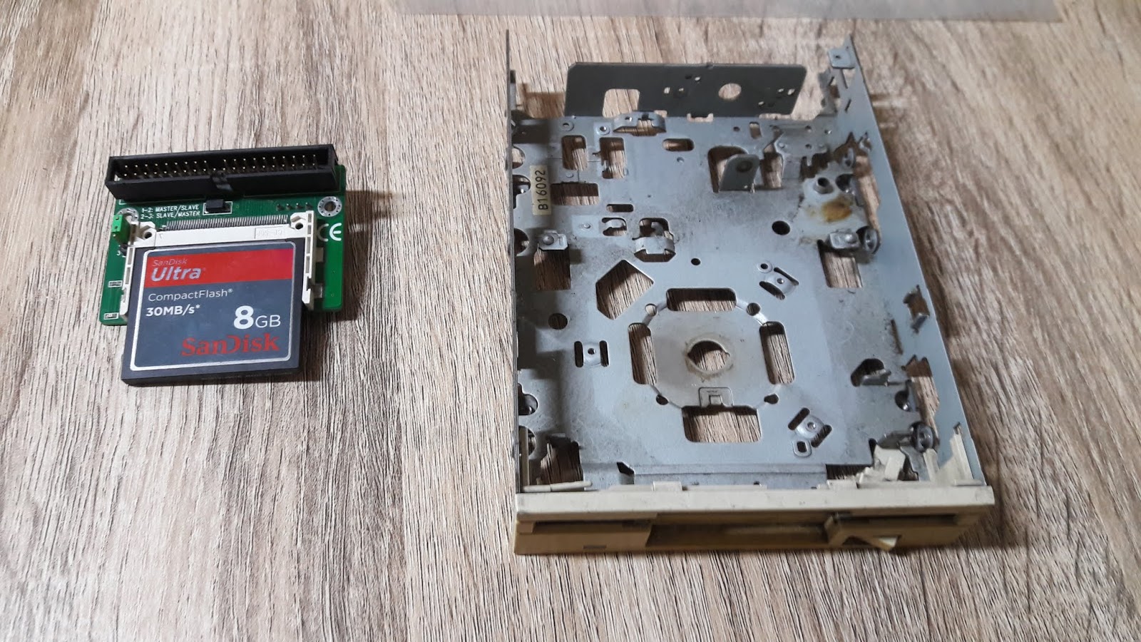 Cavy Lab: Floppy drive themed CF Card reader for Retro Gaming PC