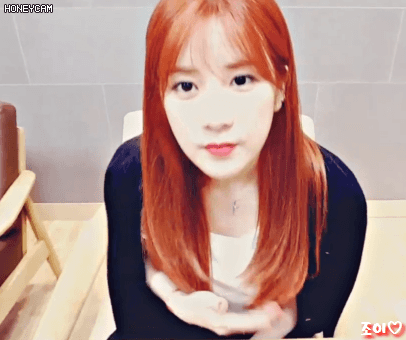 에이핑크의 비주얼이자, 섹시담당 박초롱 오늘자 브이앱.gif | 인스티즈