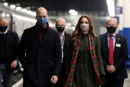  Kate Middleton y el príncipe William comparten video de su viaje en tren