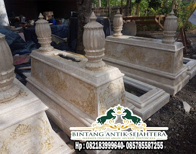 Makam Marmer Putih | Makam Mirip Soeharto