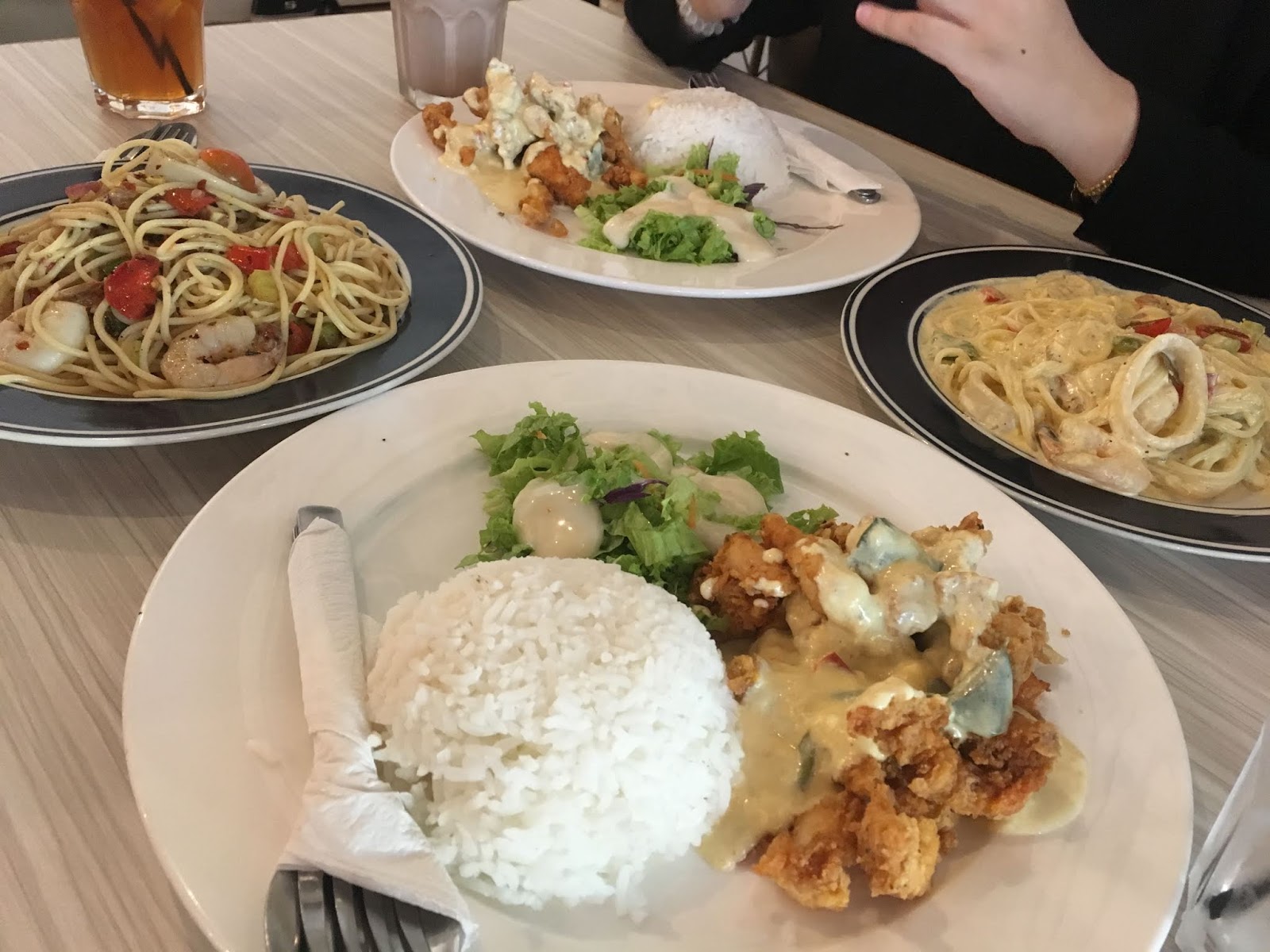 HELLO FOOD HUNTING IN BANGI