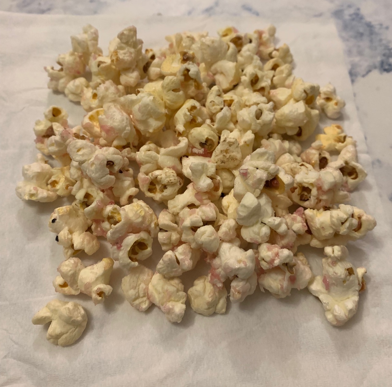 FOODSTUFF FINDS Retro Corn Strawberries and Cream Popcorn (Ocado) By