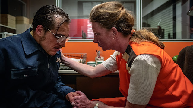 U Zlaté rukavice (Der goldene Handschuh) – Recenze