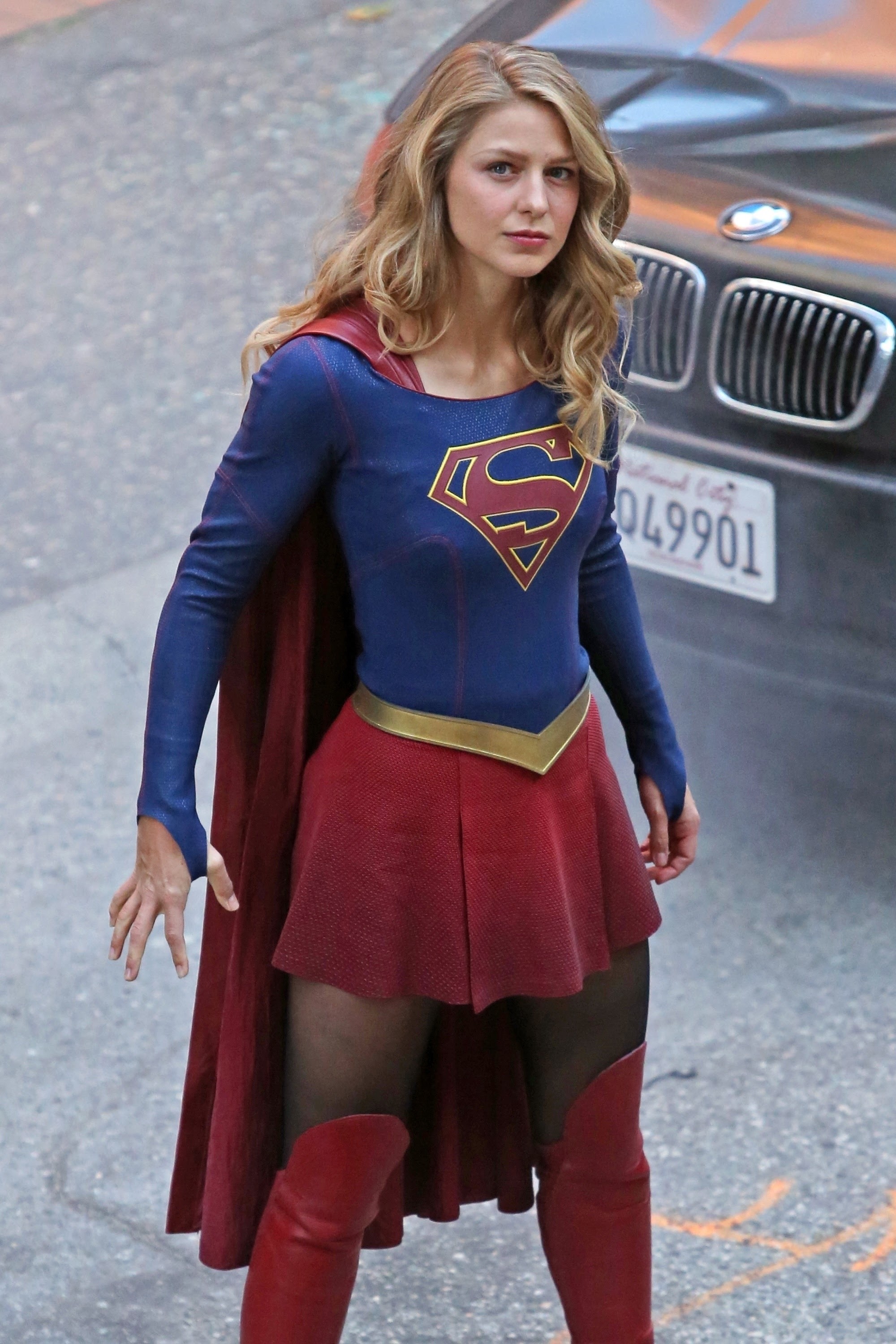 Melissa Benoist Punches Hard On The Set Of Supergirl Dcコミックスのtvシリーズ スーパーガール シーズン 3 の撮影で アッパーカット炸裂 のメリッサ ブノワ Cia Movie News