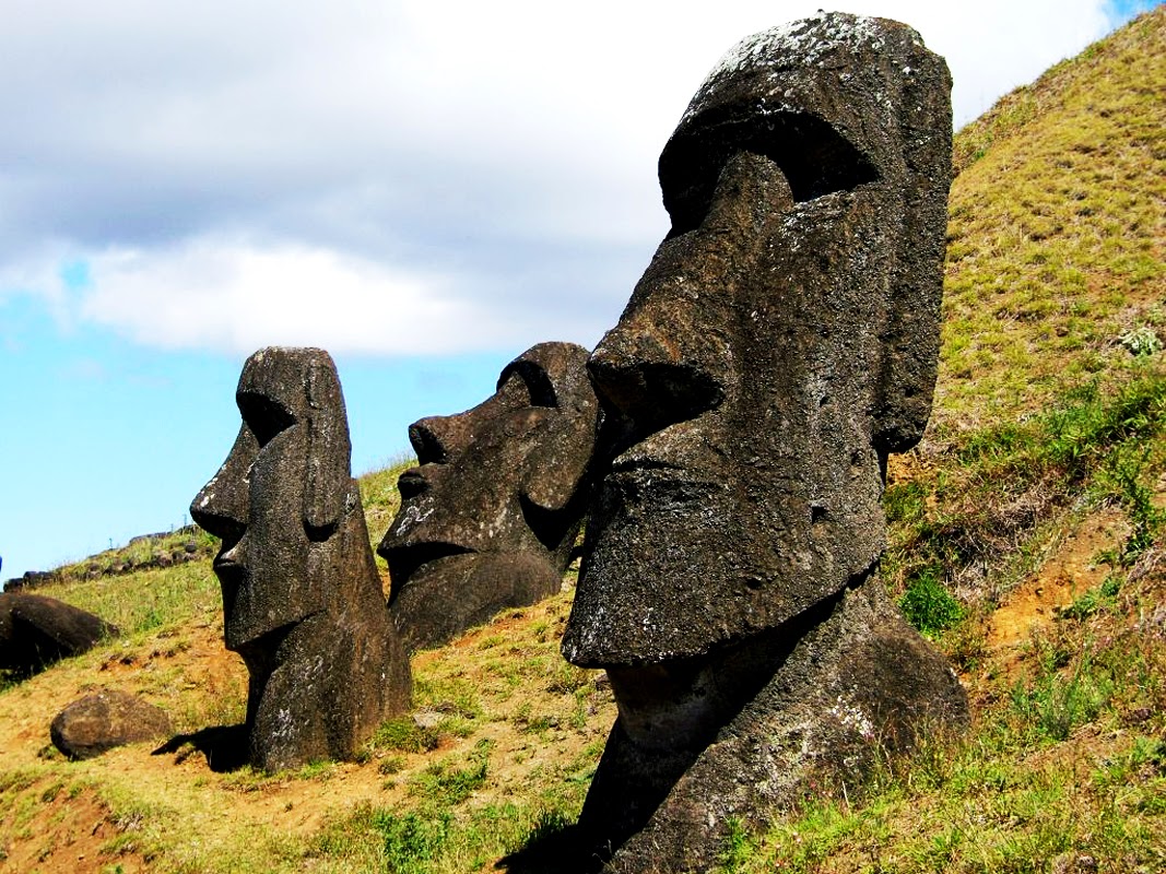 десятка древнейших. ольмеки головы раскопки. лемурия остров пасхи. ковчег в аксуме эфиопия. монеты марка антония.