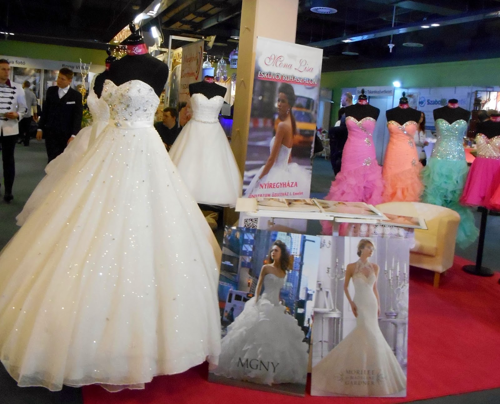 Pillantsunk be az Enzoani los angelesi esküvői ruha bemutatójának kulisszái mögé!