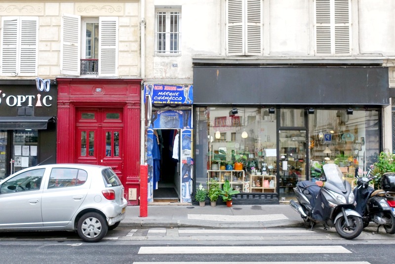 Paris La plus petite maison de Paris, curieuse bâtisse au 39 rue du Château d'Eau Xème Paris La plus petite maison de Paris, curieuse bâtisse au 39 rue du Château d'Eau Xème