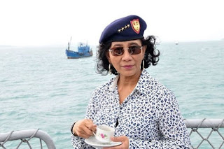   Biografi  Susi Pudjiastuti