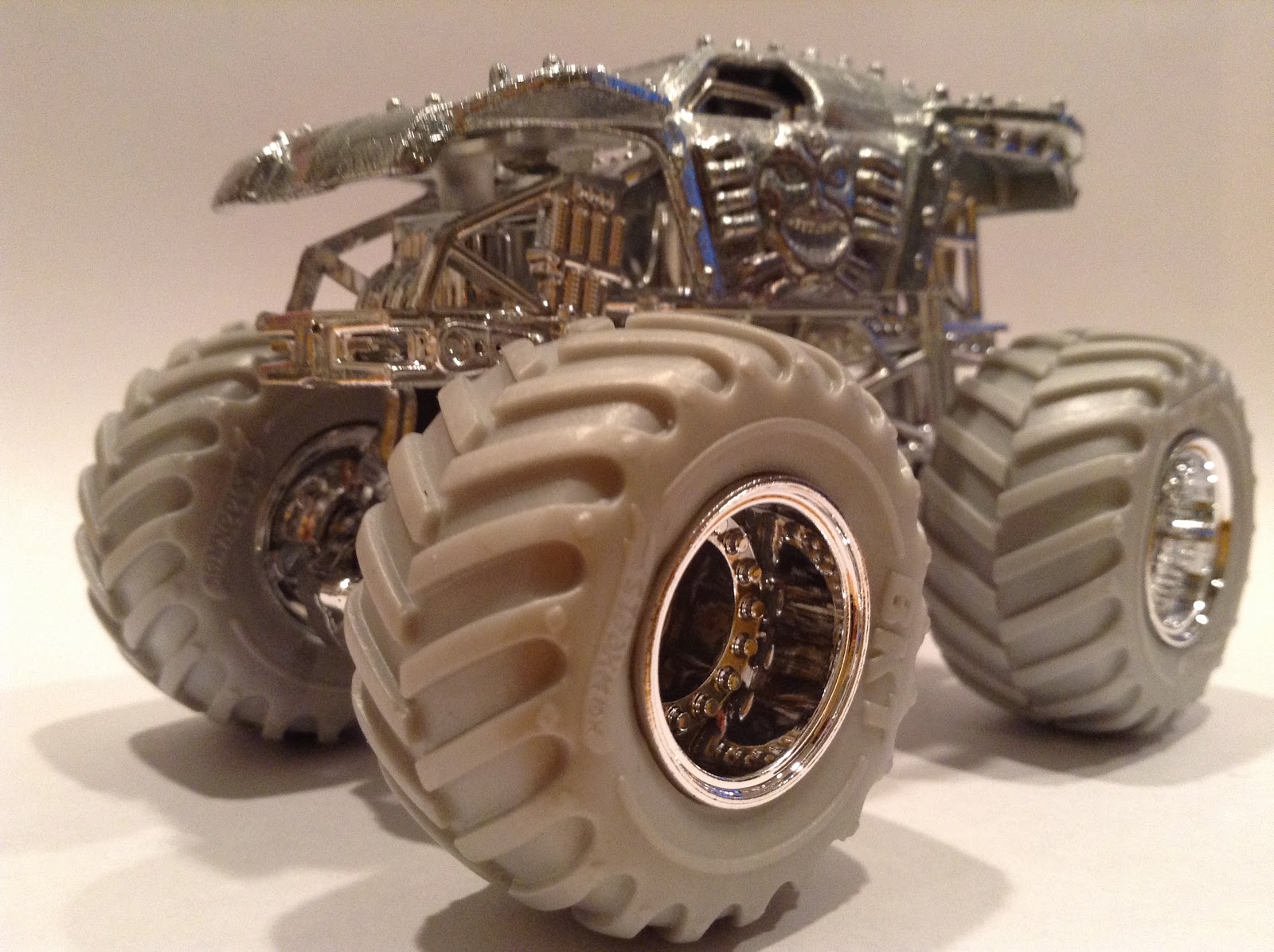 maximum destruction monster truck toy