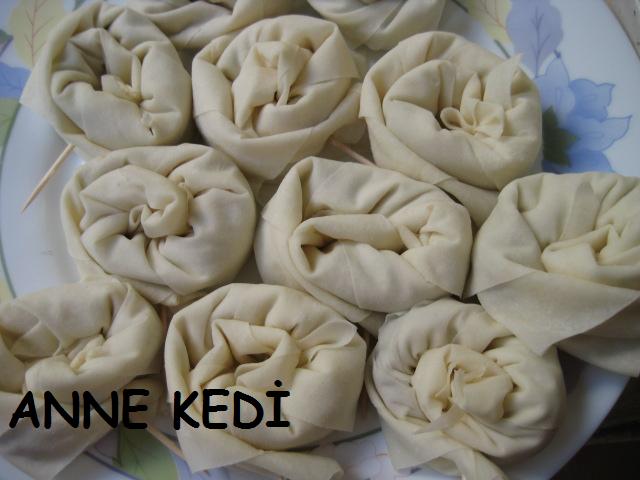 ANNE KEDİ Sosyete Mantısı (Yalancı Mantı)