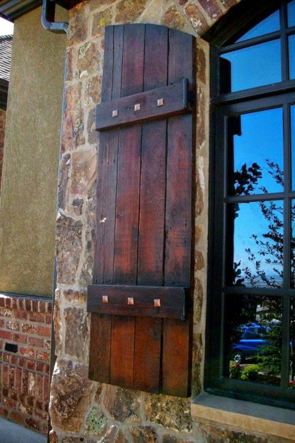 Shutters in wood &#8211; protection and style!