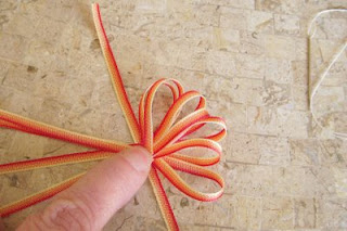 como hacer flores con cintas