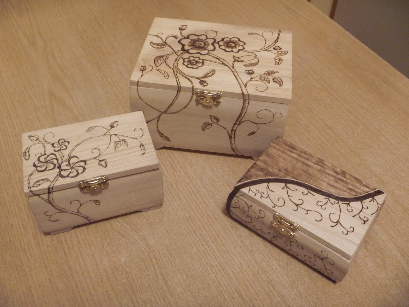 Nel Legno - wood carving and more: Scatoline pirografate