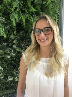 Fernanda Sal Jornalista e Profissional de aromaterapia Fernanda Sal Jornalista e Profissional de aromaterapia
