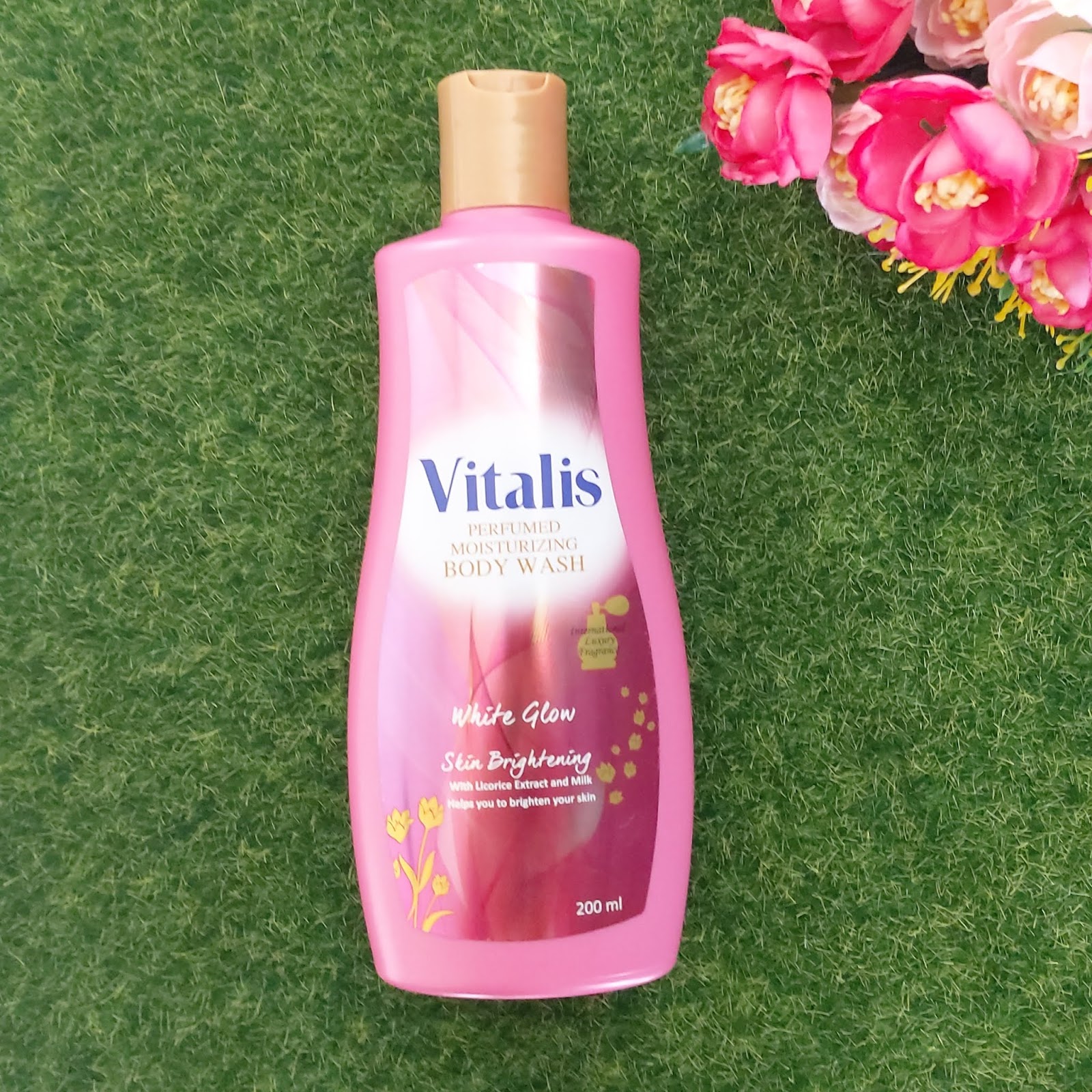 vitalis-perfumed-moisturizing-body-wash-white-glow