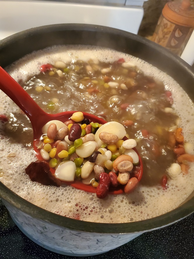 this is a huge pot of 15 bean soup