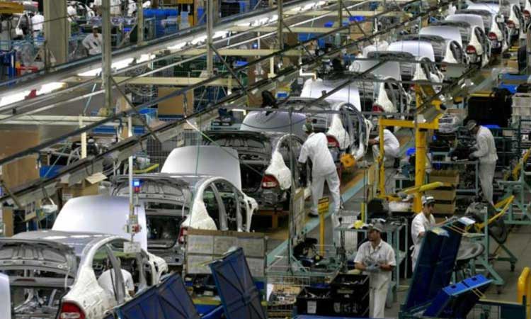 Falta de peças provoca queda na produção de veículos em julho