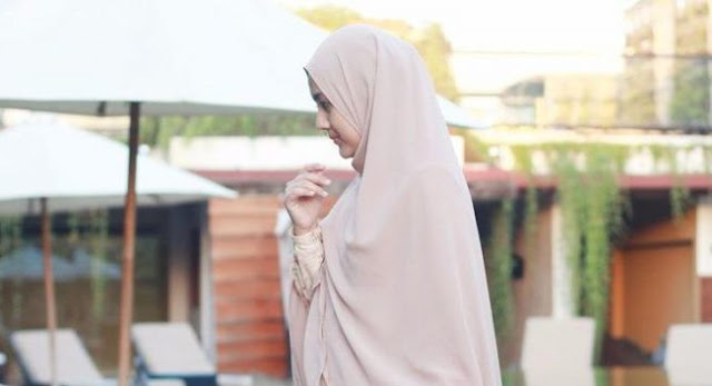Wahai Muslimah, Janganlah Hijrahmu Itu Hanya Sekedar Menjadi Pemanis Penampilan Saja Wahai Muslimah, Janganlah Hijrahmu Itu Hanya Sekedar Menjadi Pemanis Penampilan Saja