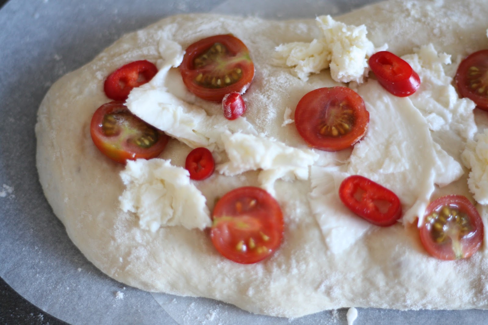 cherry tomato & mozzarella bread
