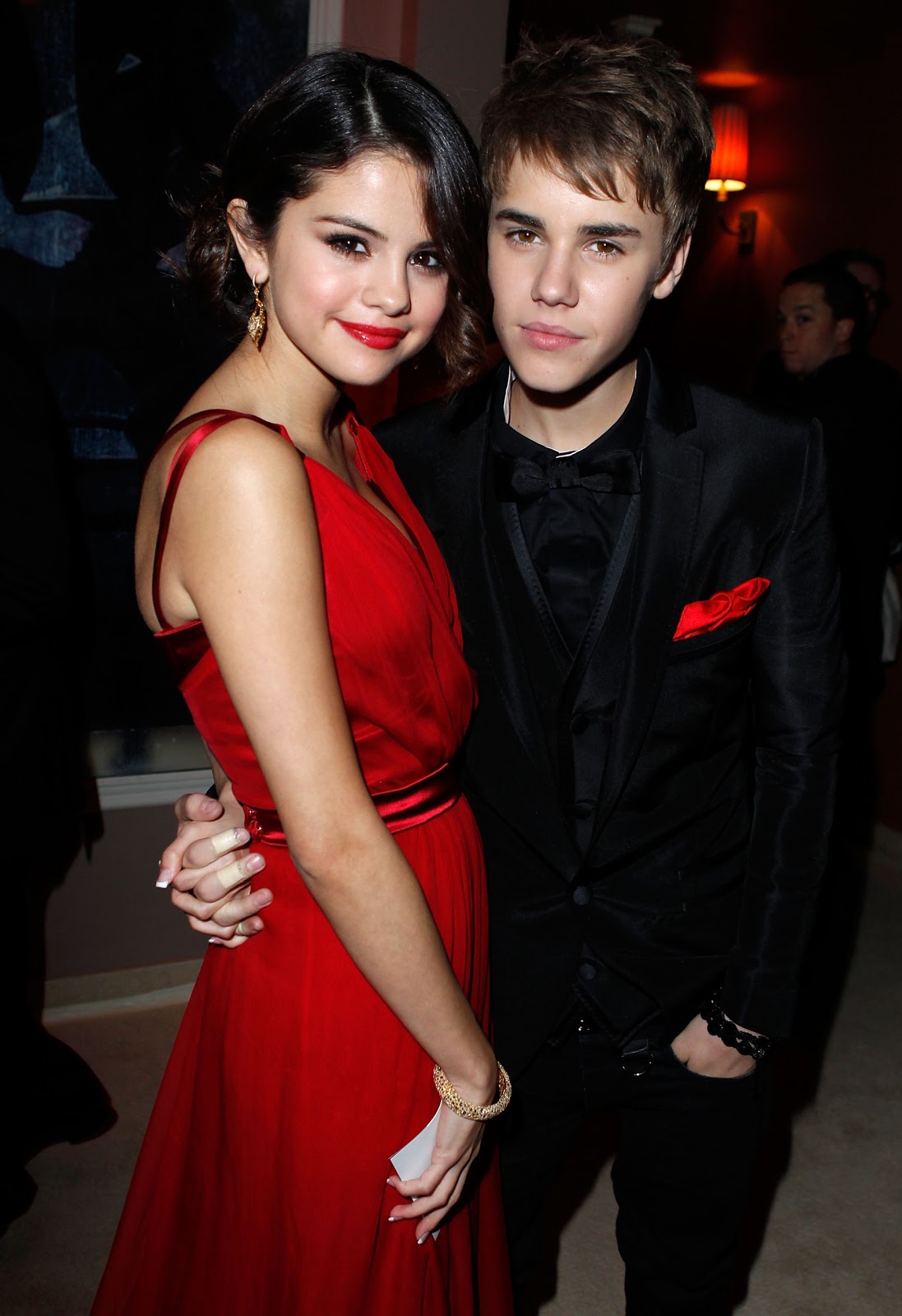 http://1.bp.blogspot.com/-s--9TtPtPfA/T9lCz8eShdI/AAAAAAAABSw/oW6qd-lpxDs/s1600/selena-gomez-justin-bieber-oscars.jpg