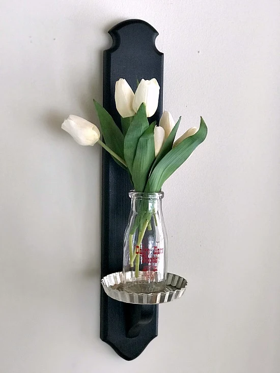 Wall vase with tulips