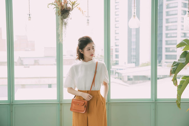 花領白色棉麻短袖上衣