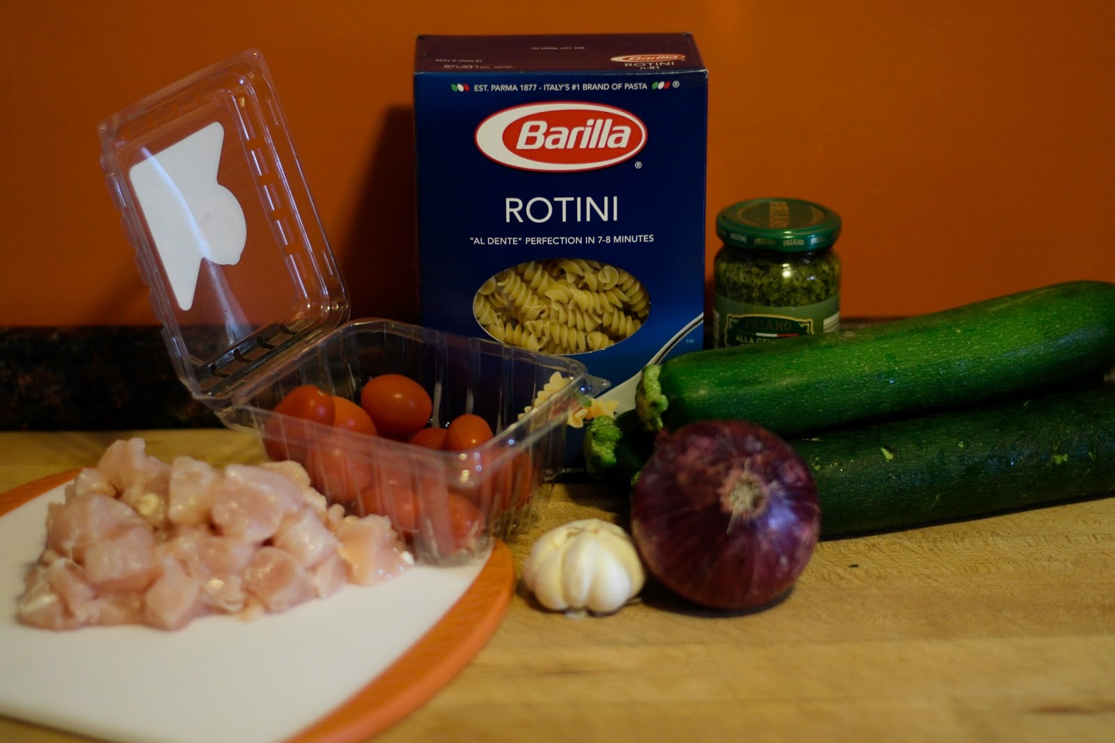 How do you make chicken pesto pasta?