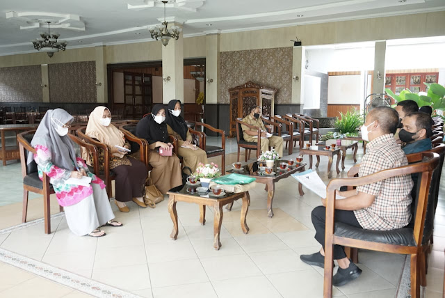 TP. PKK Kabupaten Asahan Terima Audiensi KPAD Kabupaten Asahan TP. PKK Kabupaten Asahan Terima Audiensi KPAD Kabupaten Asahan