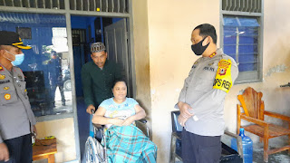 Wujud Empati, 11 Tahun Lumpuh, Kapolres Pangkep Bawakan Kursi Roda ke Ibu Bhayangkari