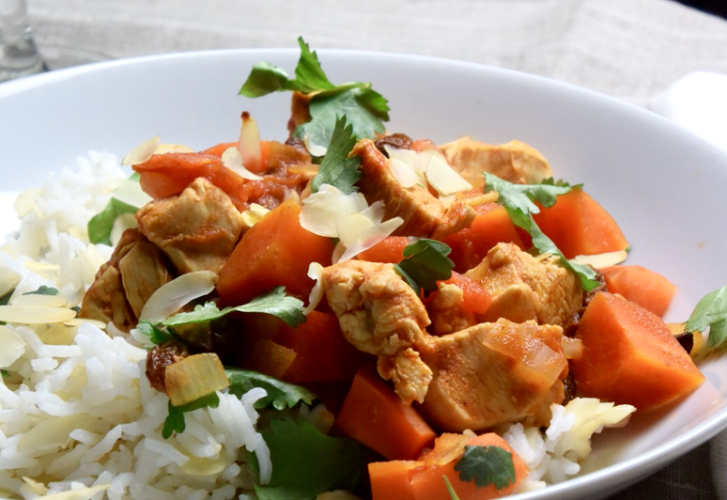 Arabic rice (Kabsa) with chicken, almonds and raisins in Syria