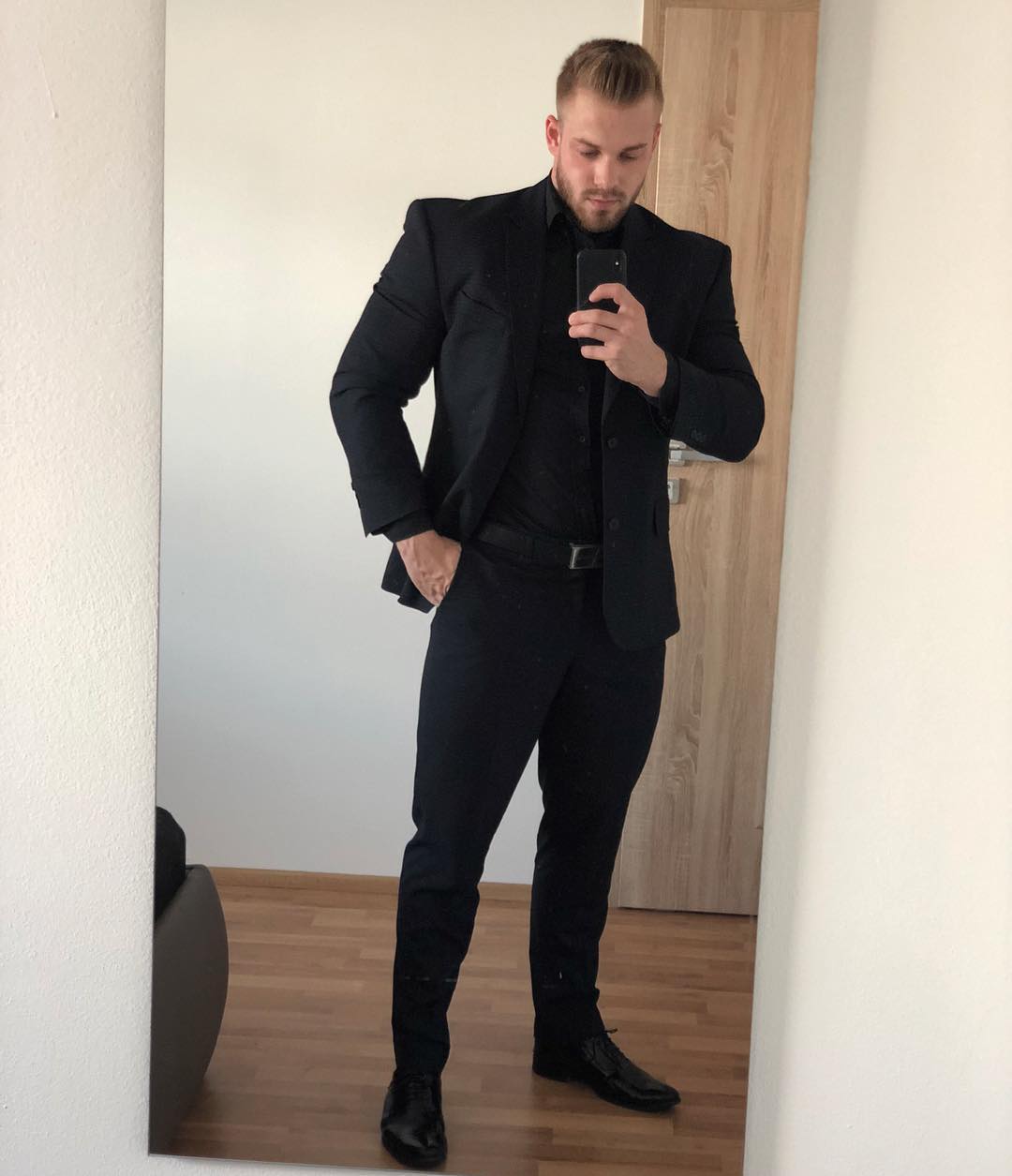 hottest-straight-male-gentlemen-dark-suit-selfie