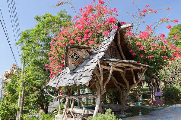 新竹香山柴寮披薩庭園景觀餐廳，童話魔法小屋繽紛特色建築好好拍