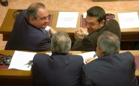 Υπόγεια συμμαχία Τσίπρα - Καραμανλή «βλέπει» ο Βενιζέλος Υπόγεια συμμαχία Τσίπρα - Καραμανλή «βλέπει» ο Βενιζέλος