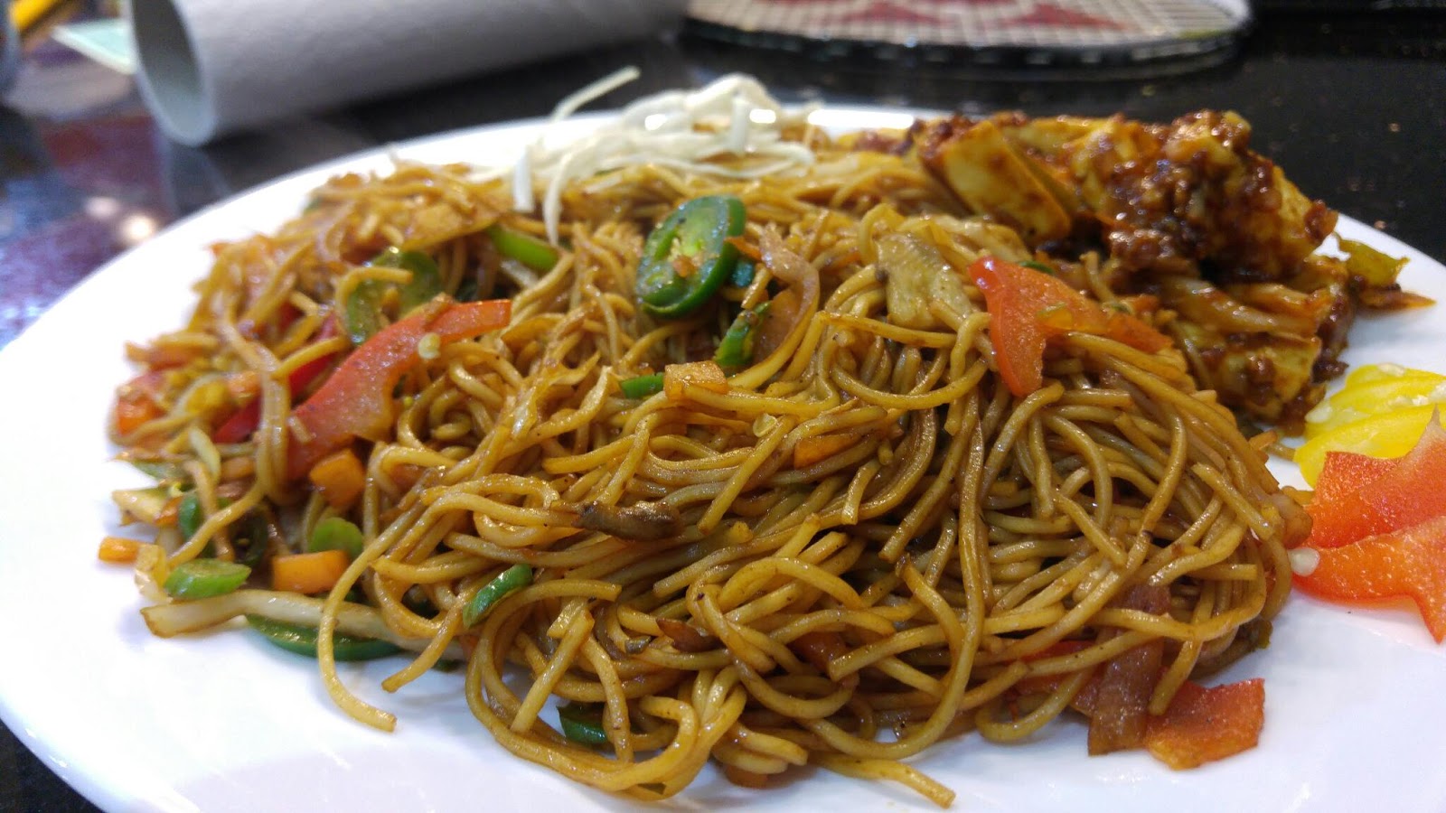 salz creative kitchen: Vegetarian Noodles - Indo Chinese recipe