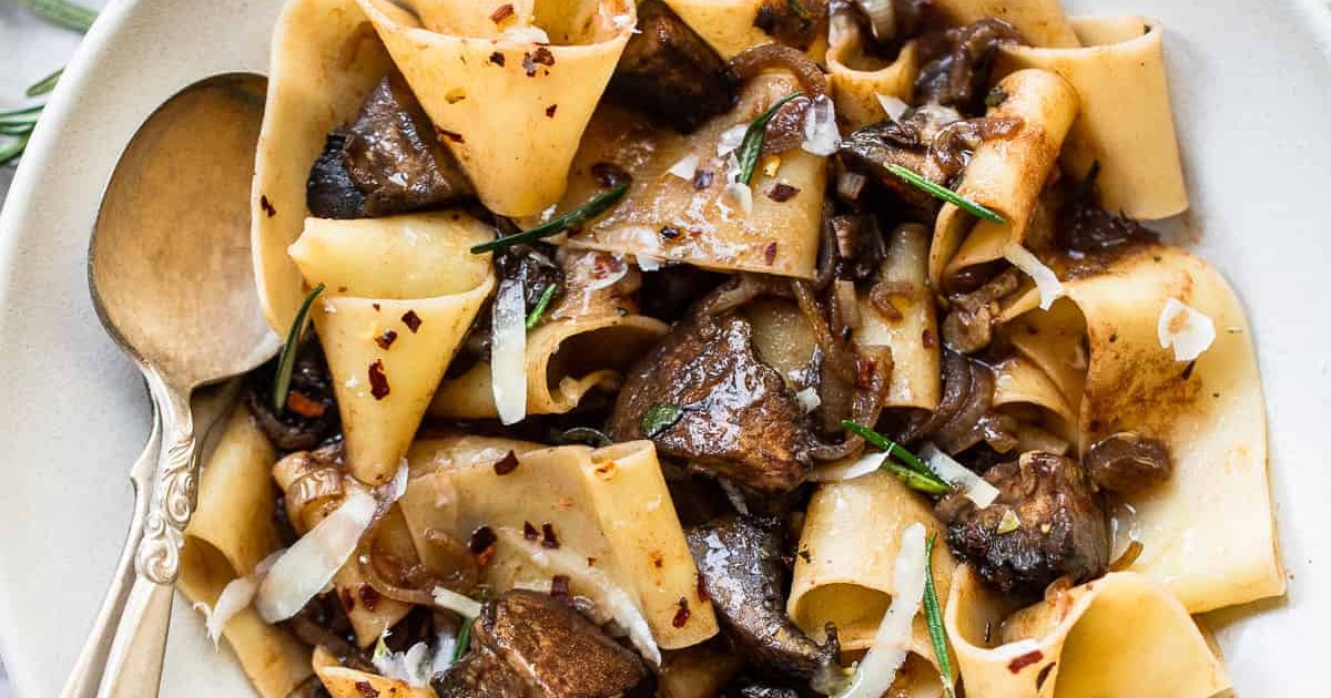 PAPPARDELLE PASTA WITH PORTOBELLO MUSHROOM RAGU COOKS DISHES