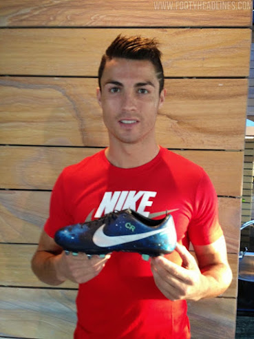 ven Penetración Molde Özil Wears Classic Nike Mercurial CR7 'Galaxy' & Latest Mercurial Boots -  Footy Headlines