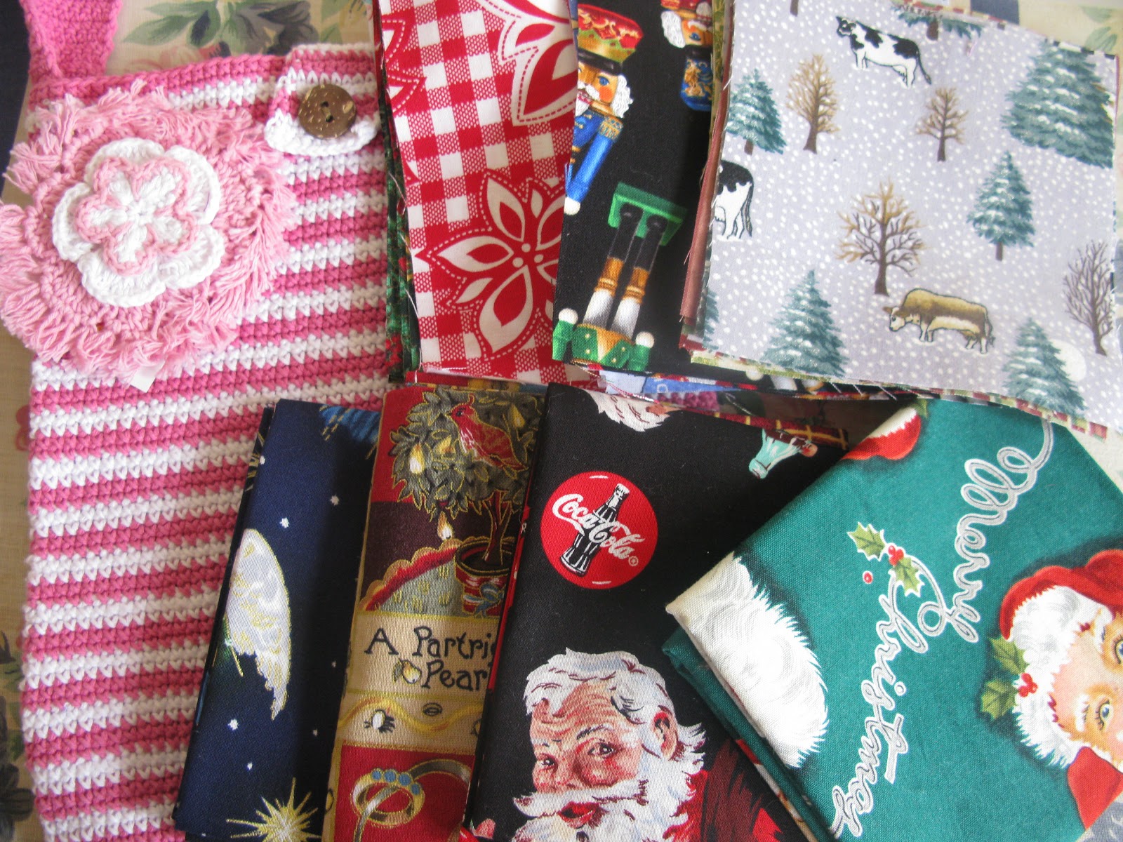 Simple patchwork Christmas tablecloth / CHARM ABOUT YOU